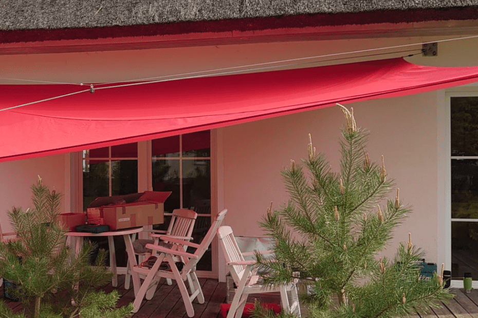 Terrasse mit Sonnensegel